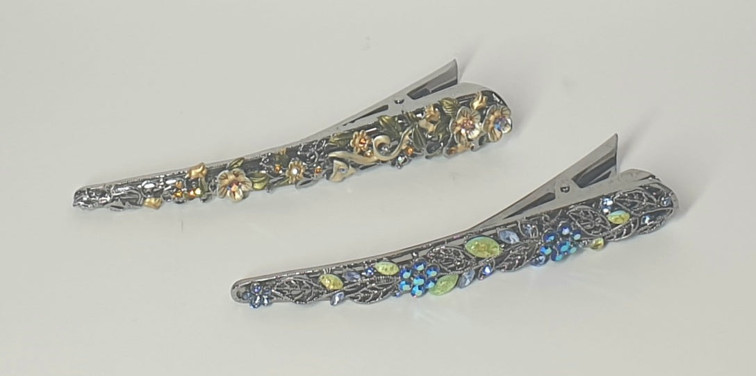 PAIR OF FLORAL HAIR CLIPS