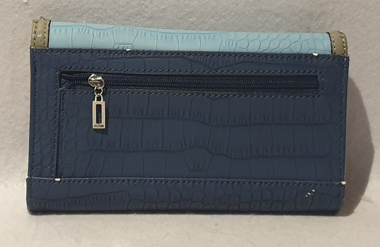 Womans Guess wallet