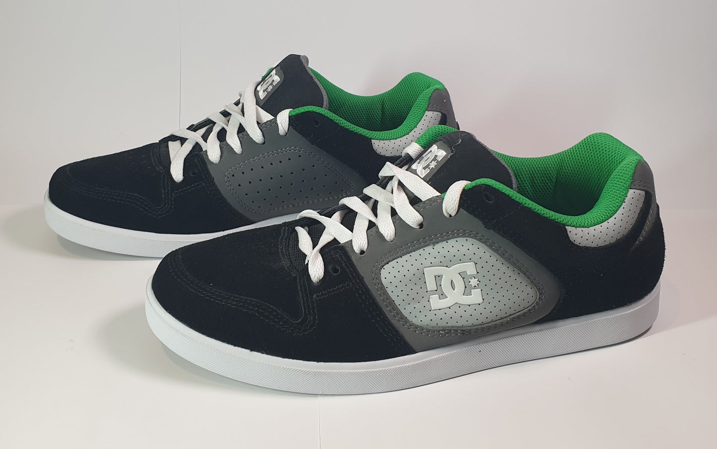 DC Command skate shoes.