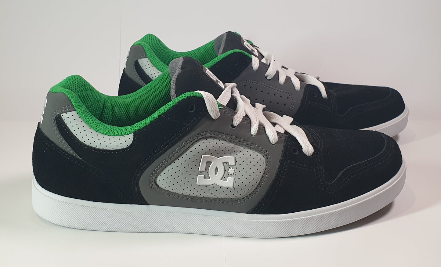 DC Command skate shoes.