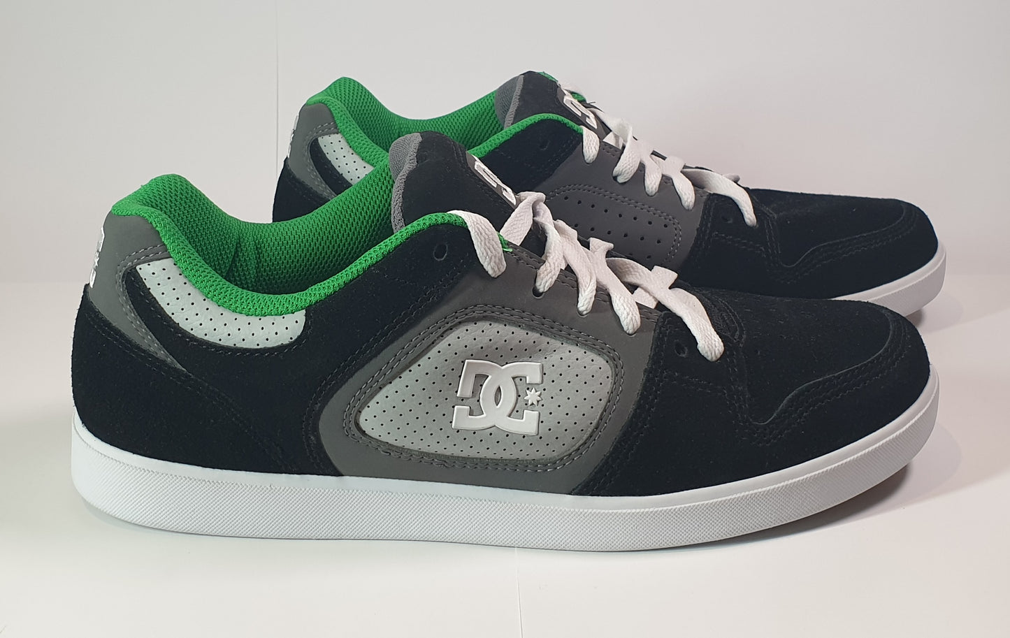 DC Command skate shoes.