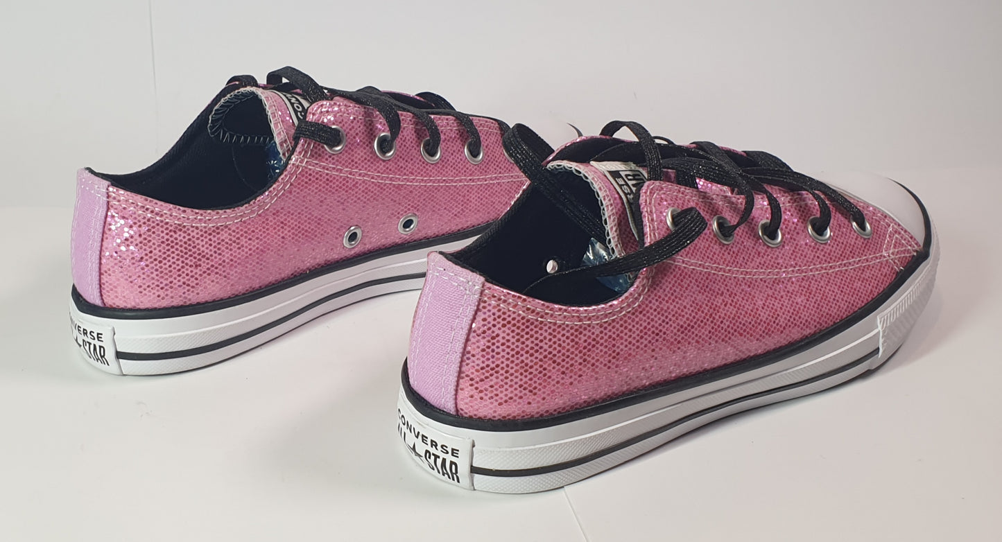 Converse Chuck Taylor All Star low-top sneakers in pink glitter with black laces. Kids